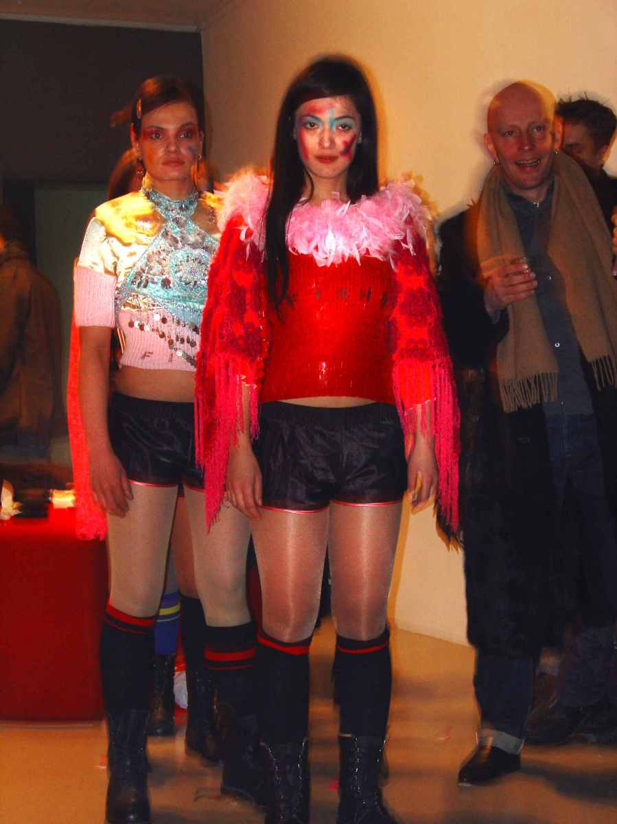Buy or Die, performance, Play Gallery, Berlin, 2004