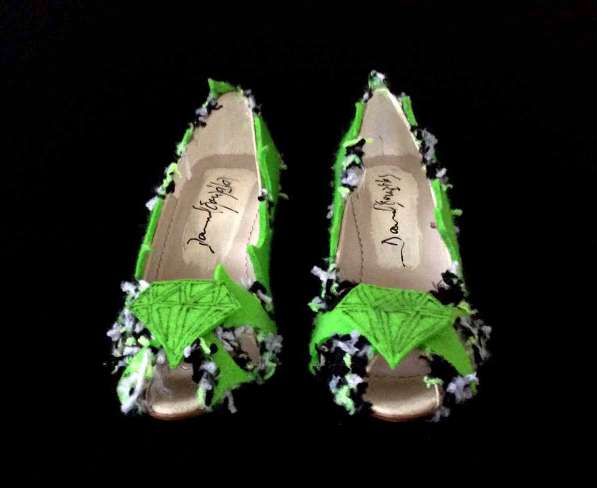 Juliet & the Forbidden Games Shoes #8, 2013, felt, woll and glitter on leather shoes, unique piece