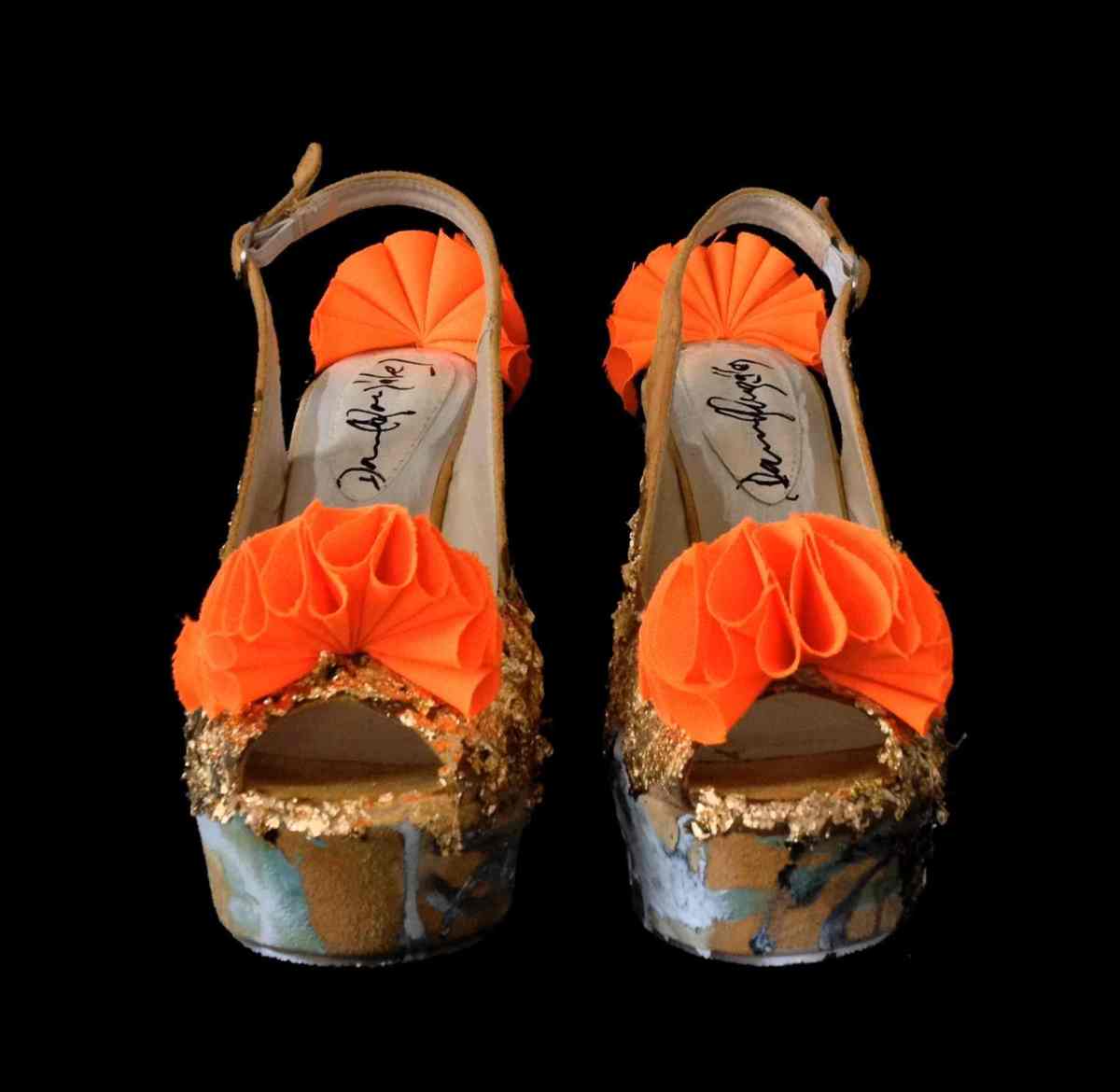 Juliet & the Forbidden Games Shoes #9, 2013, gold leaf, spray and wool on leather shoes, unique piece