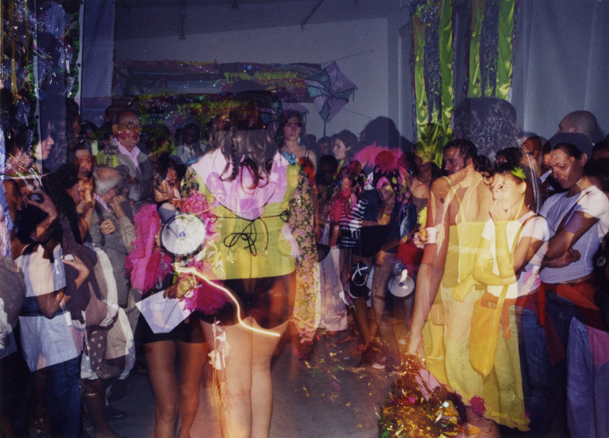 Sono incazzato nero e tutto questo non lo voglio più, performance frame, Viafarini, Milan, 2006