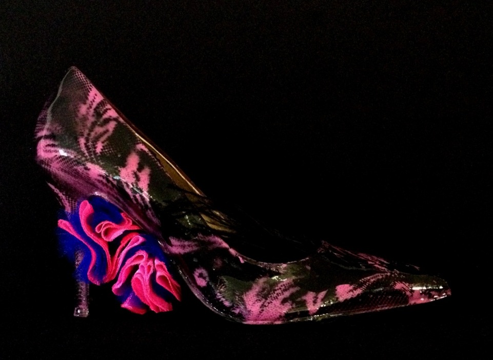 Bastardisation #11, 2014, spray paint, plumes and pon pon on on décolleté, size n39/8, unique piece