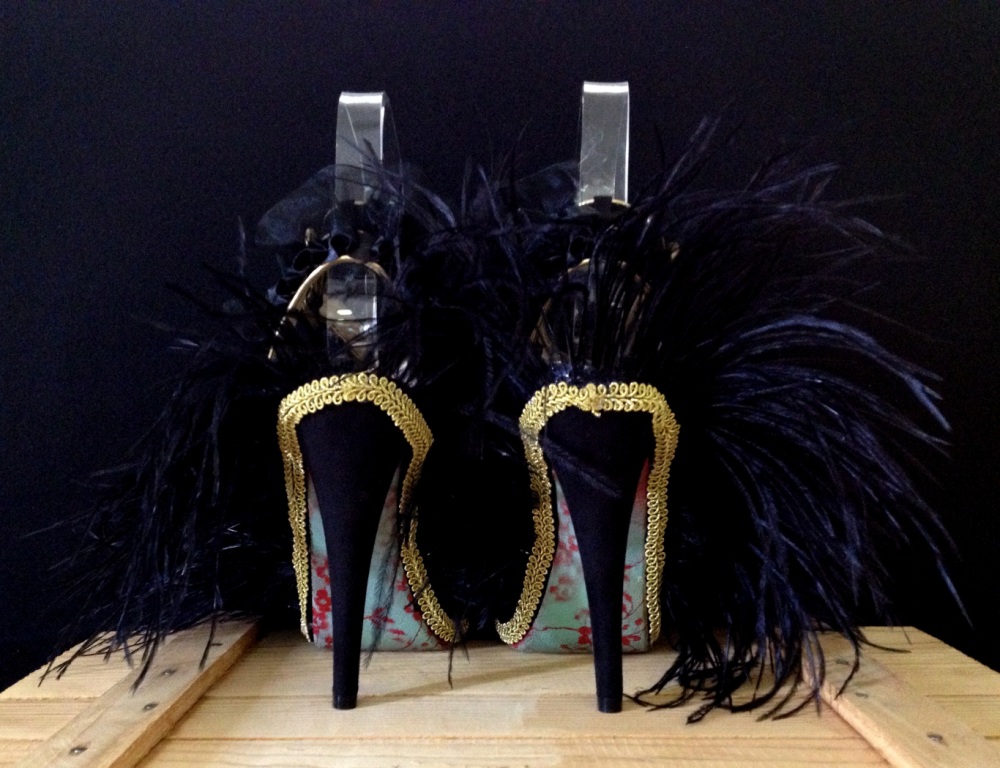 Bastardisation #9, 2014, gold and plumes decoration, spray paint on cross string sandal, size n39 unique piece