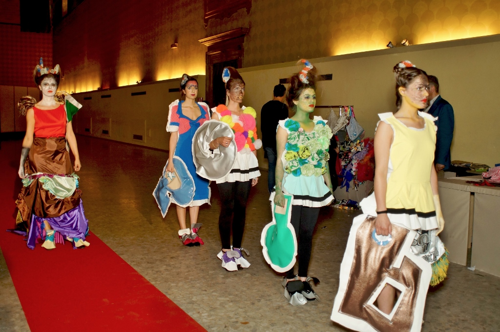 Cut-Up Wearable Scultpure Collection, runway show, 2015