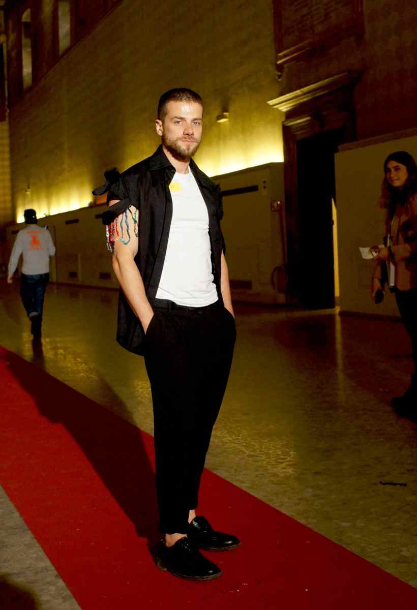 Daniel González D.G. Clothes Project, Wearable Sculpture-Portrait, live produced during "Portrait Fashion Factory" Performance