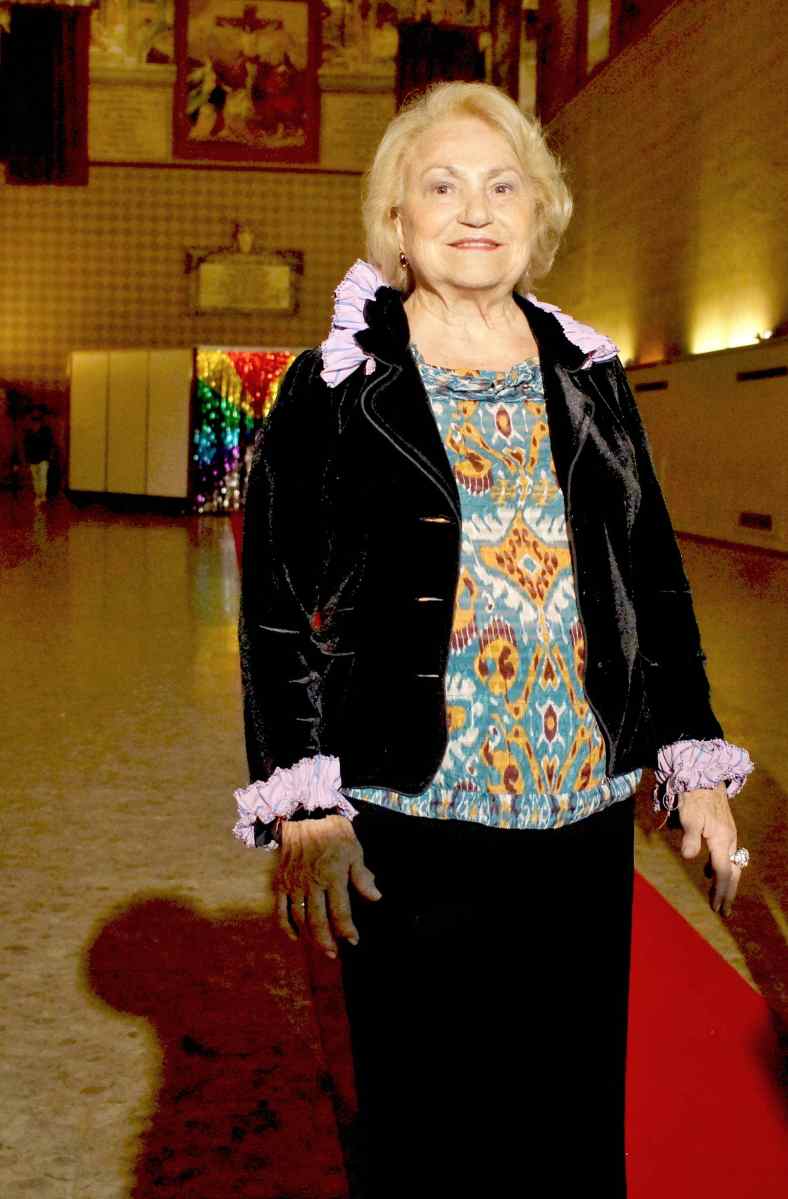 Daniel González D.G. Clothes Project, Wearable Sculpture-Portrait, live produced during "Portrait Fashion Factory" Performance